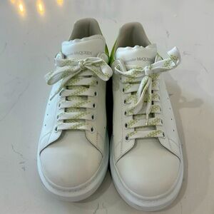 Alexander McQueen sneakers leather 
LarryDaim Velour white/new acid green